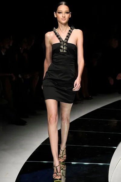 Look 16